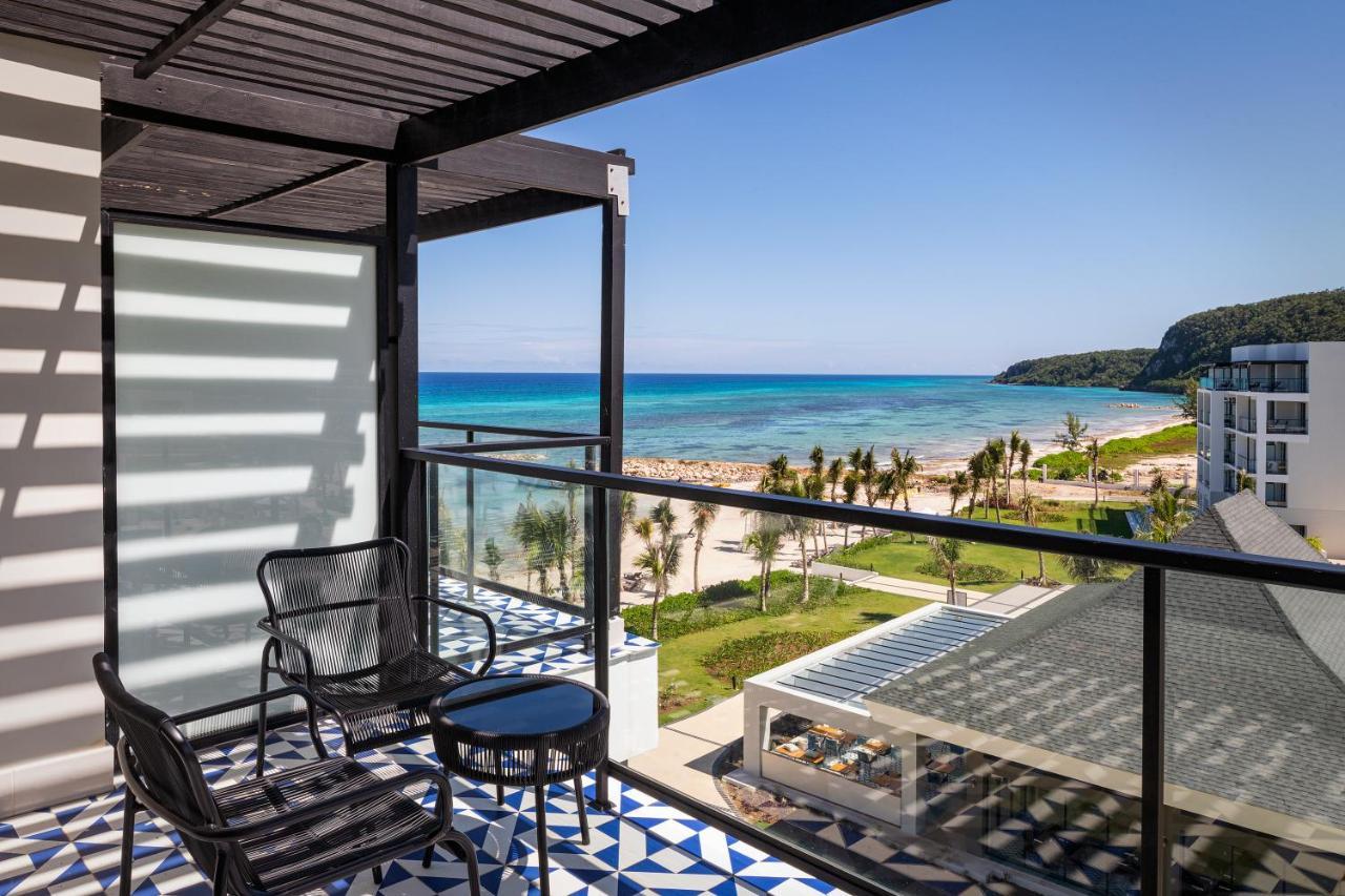 Готель Ocean Eden Bay (Adults Only) Spring Rises Екстер'єр фото View from a room at the hotel